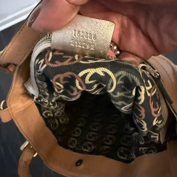 Gucci Brown Leather Shoulder Bag with Gold Accents - Picture 7 of 9